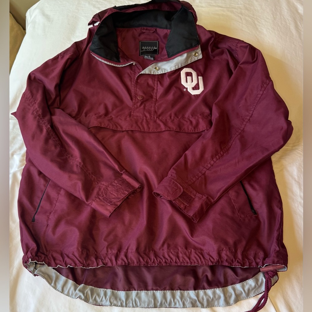 Oklahoma Sooners Vintage GIII lightweight hooded pullover.